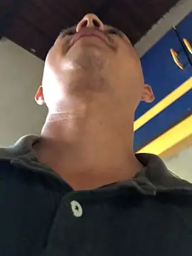 isacalejandroo online show from 02.22.25