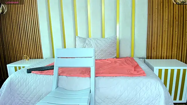 Snapshot of love_mommy chatting on 02.06.26 love mommy online show from 02.06.26