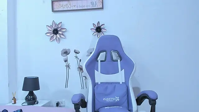 Snapshot of AnneGagner chatting on 12.05.24 AnneGagner online show from 12.05.24