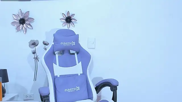 Snapshot of AnneGagner chatting on 12.11.24 AnneGagner online show from 12.11.24