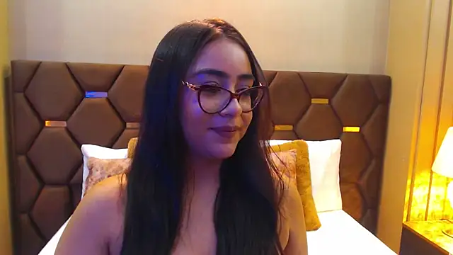 Snapshot of DevonPiers chatting on 12.11.24 DevonPiers online show from 12.11.24