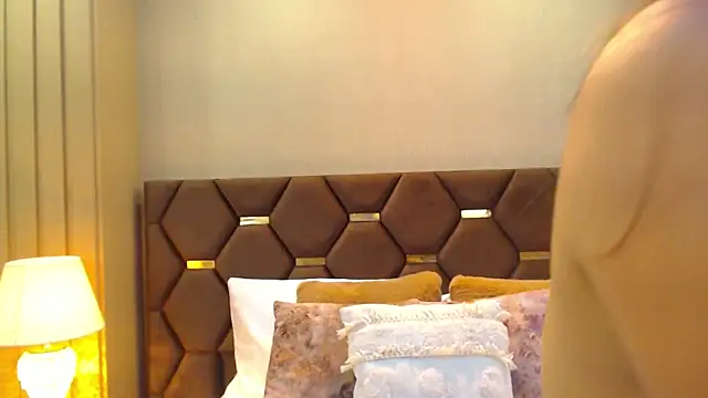 Snapshot of DevonPiers chatting on 12.12.24 DevonPiers online show from 12.12.24