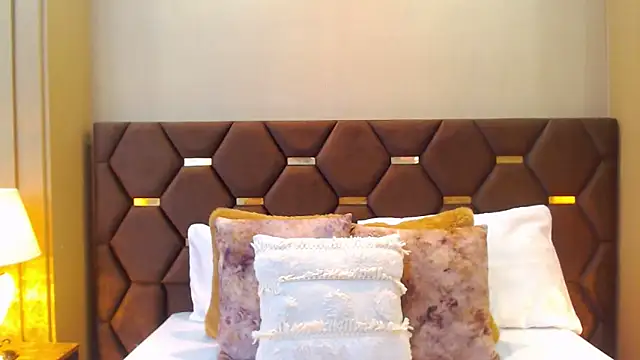 Snapshot of DevonPiers chatting on 12.13.24 DevonPiers online show from 12.13.24