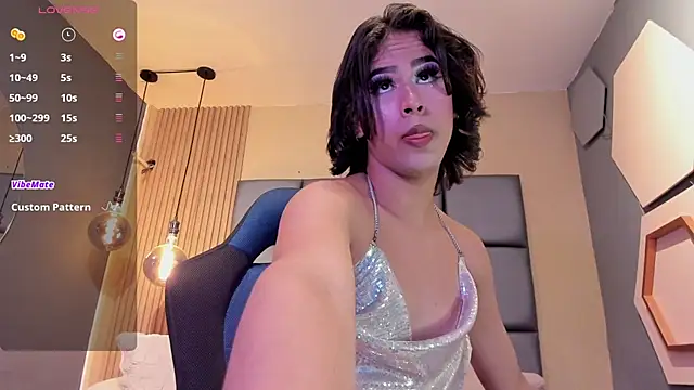 Snapshot of HOTTY_RED_ chatting on 12.24.24 HOTTY RED online show from 12.24.24