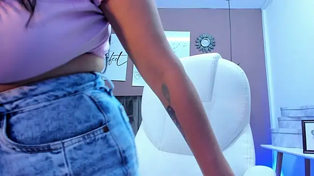 Snapshot of anniemayerx_ chatting on 12.02.24 anniemayerx online show from 12.02.24