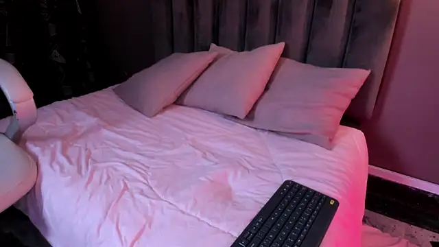 Snapshot of anniemayerx_ chatting on 01.24.25 anniemayerx online show from 01.24.25