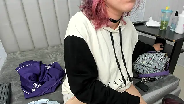 AlexaFoxy18 online show from 07.29.26