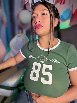 Snapshot of Im_Little chatting on 01.19.26 Im Little online show from 01.19.26