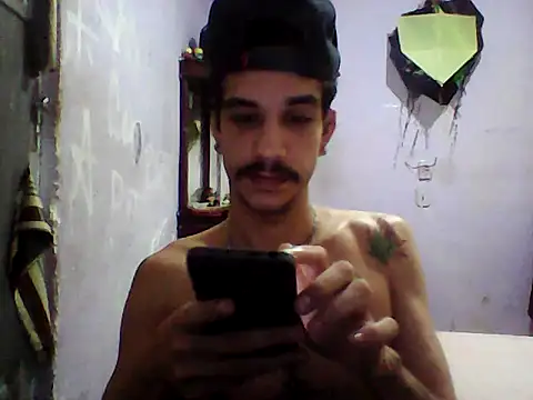 Snapshot of gatobranco001 chatting on 02.27.25 gatobranco001 online show from 02.27.25