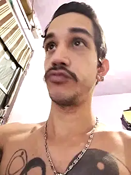 Snapshot of gatobranco001 chatting on 02.28.25 gatobranco001 online show from 02.28.25