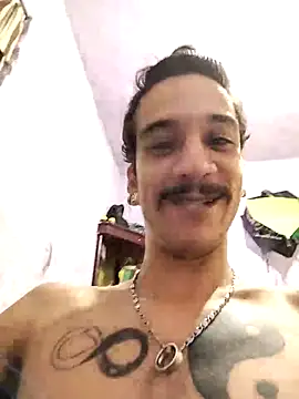 Snapshot of gatobranco001 chatting on 03.05.25 gatobranco001 online show from 03.05.25