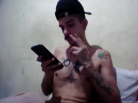 Snapshot of gatobranco001 chatting on 03.10.25 gatobranco001 online show from 03.10.25