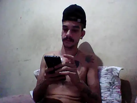 Snapshot of gatobranco001 chatting on 03.11.25 gatobranco001 online show from 03.11.25