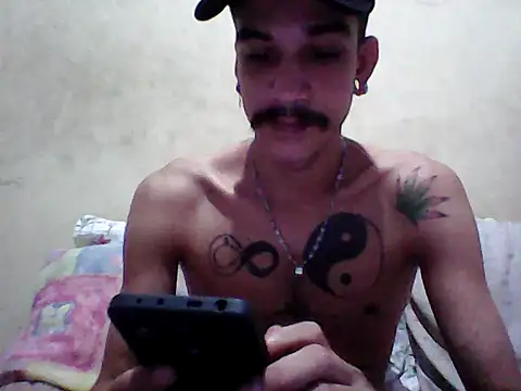 Snapshot of gatobranco001 chatting on 03.12.25 gatobranco001 online show from 03.12.25