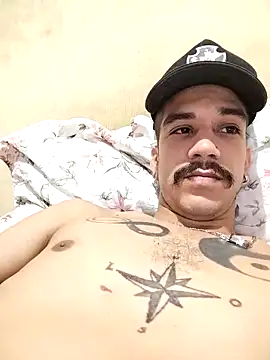 Snapshot of gatobranco001 chatting on 03.15.25 gatobranco001 online show from 03.15.25