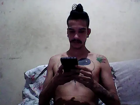 Snapshot of gatobranco001 chatting on 03.16.25 gatobranco001 online show from 03.16.25