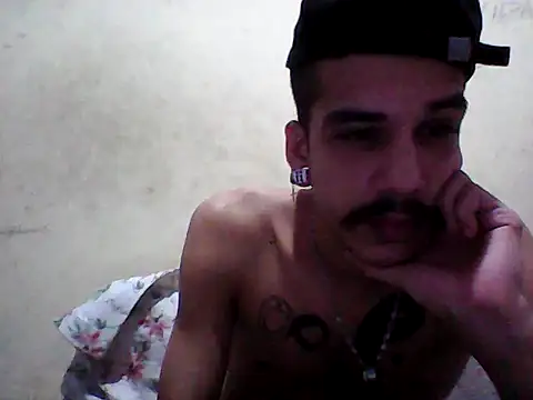Snapshot of gatobranco001 chatting on 03.17.25 gatobranco001 online show from 03.17.25
