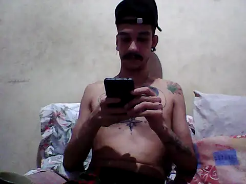 Snapshot of gatobranco001 chatting on 03.17.25 gatobranco001 online show from 03.17.25