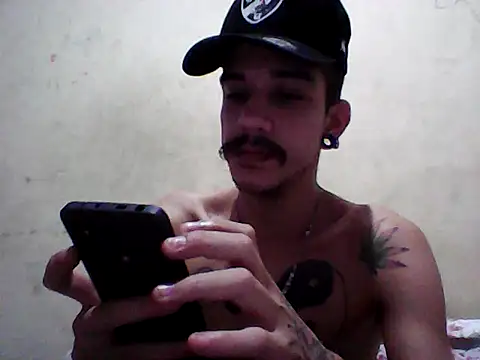 Snapshot of gatobranco001 chatting on 03.19.25 gatobranco001 online show from 03.19.25