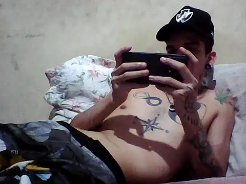 Snapshot of gatobranco001 chatting on 03.19.25 gatobranco001 online show from 03.19.25