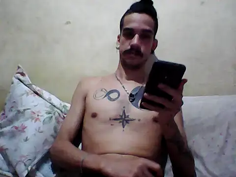 Snapshot of gatobranco001 chatting on 03.19.25 gatobranco001 online show from 03.19.25