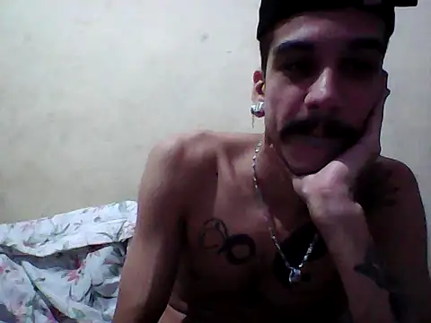 Snapshot of gatobranco001 chatting on 03.19.25 gatobranco001 online show from 03.19.25