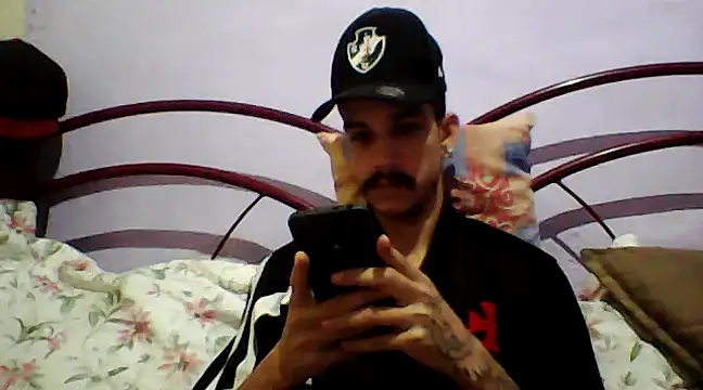 Snapshot of gatobranco001 chatting on 03.21.25 gatobranco001 online show from 03.21.25