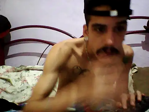 Snapshot of gatobranco001 chatting on 03.21.25 gatobranco001 online show from 03.21.25