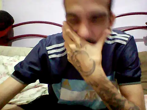 Snapshot of gatobranco001 chatting on 03.22.25 gatobranco001 online show from 03.22.25