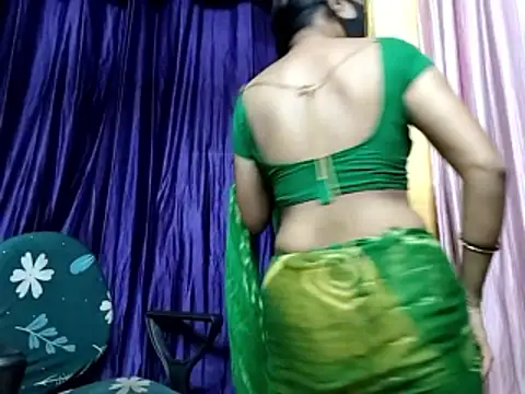 Snapshot of poojaxxx65 chatting on 06.04.26 poojaxxx65 online show from 06.04.26