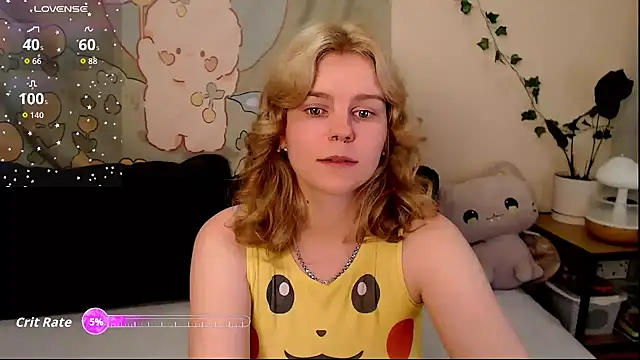 Snapshot of Moona_xx chatting on 06.19.26 Moona xx online show from 06.19.26