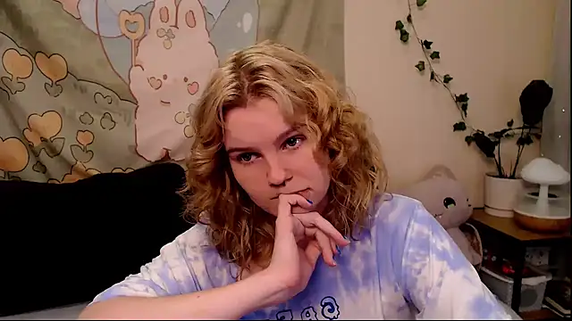 Snapshot of Moona_xx chatting on 06.24.26 Moona xx online show from 06.24.26