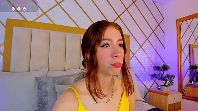 Snapshot of AbigailCarter chatting on 11.08.25 AbigailCarter online show from 11.08.25