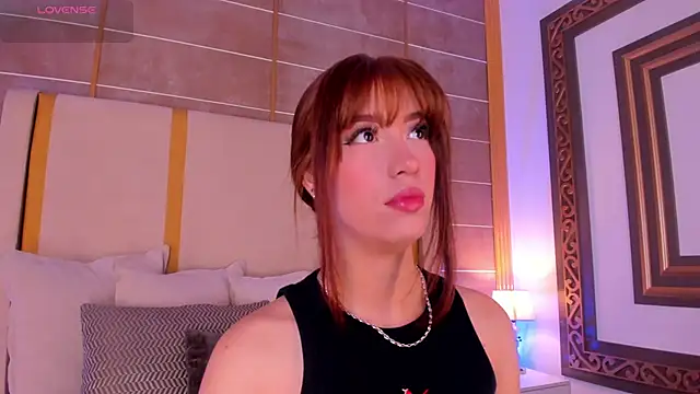 Snapshot of AbigailCarter chatting on 11.20.25 AbigailCarter online show from 11.20.25