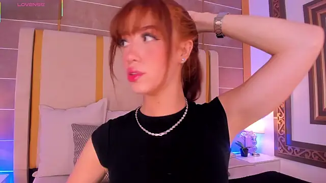 Snapshot of AbigailCarter chatting on 11.21.25 AbigailCarter online show from 11.21.25