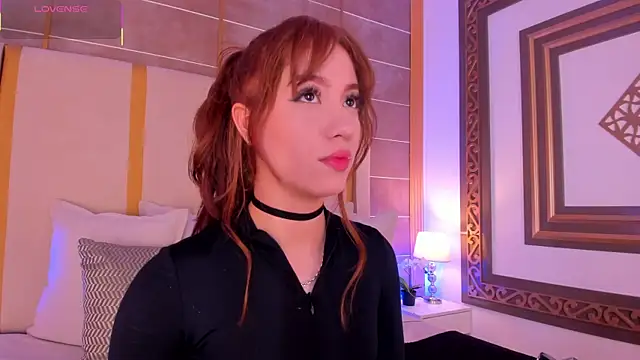 Snapshot of AbigailCarter chatting on 11.25.25 AbigailCarter online show from 11.25.25