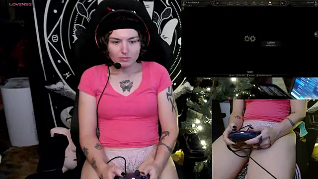 Snapshot of BrandiWRLD_999 chatting on 12.27.24 BrandiWRLD 999 online show from 12.27.24