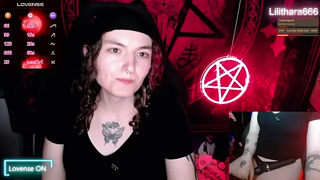 Snapshot of BrandiWRLD_999 chatting on 10.30.25 BrandiWRLD 999 online show from 10.30.25