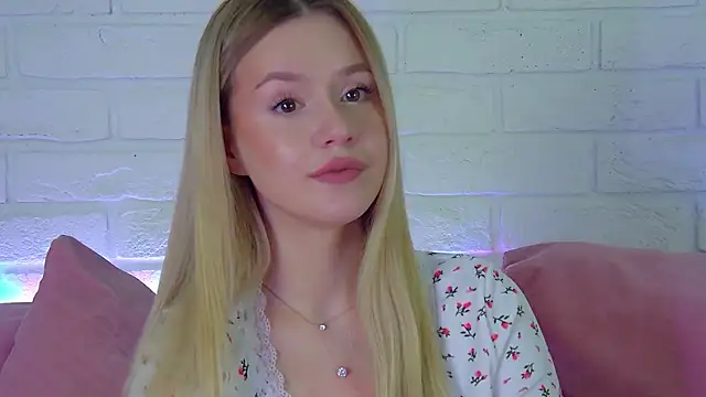 Snapshot of MilanaBalmain chatting on 02.10.26 MilanaBalmain online show from 02.10.26