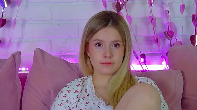 Snapshot of MilanaBalmain chatting on 02.16.26 MilanaBalmain online show from 02.16.26