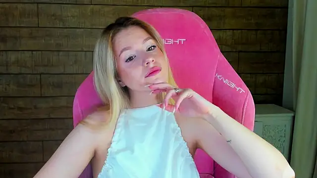 Snapshot of MilanaBalmain chatting on 03.02.26 MilanaBalmain online show from 03.02.26