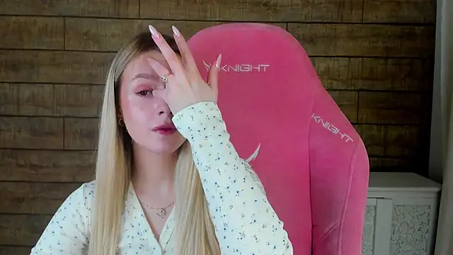 Snapshot of MilanaBalmain chatting on 03.04.26 MilanaBalmain online show from 03.04.26