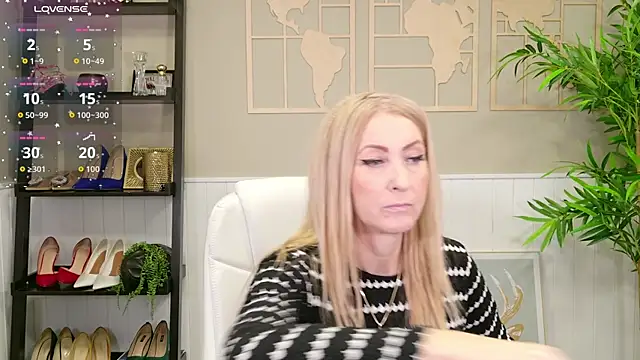 LadyLeea online show from 12.17.25