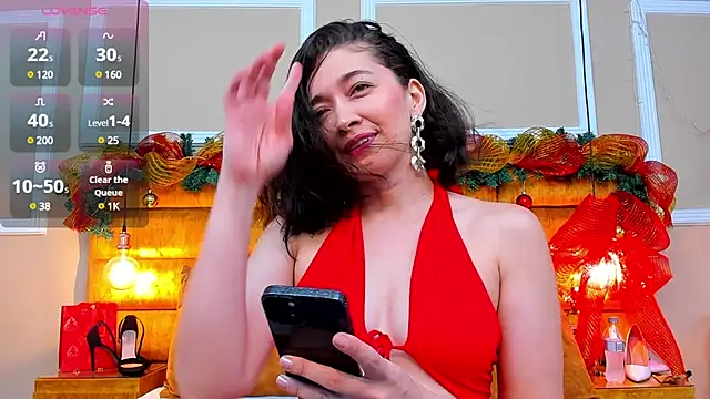 Snapshot of adarussell chatting on 12.24.24 adarussell online show from 12.24.24