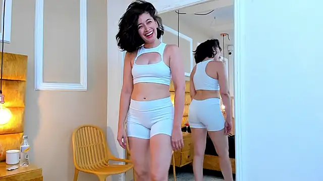 Snapshot of adarussell chatting on 01.31.25 adarussell online show from 01.31.25