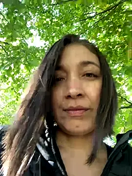 Snapshot of adarussell chatting on 09.28.25 adarussell online show from 09.28.25