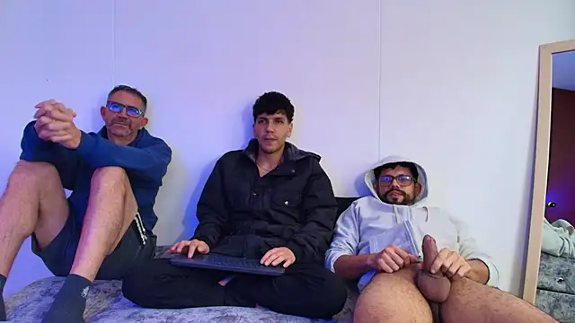 Snapshot of Benjamin_show chatting on 12.16.25 Benjamin show online show from 12.16.25