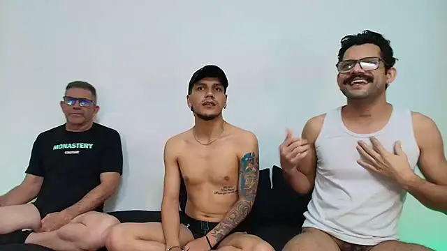 Snapshot of Benjamin_show chatting on 02.01.26 Benjamin show online show from 02.01.26