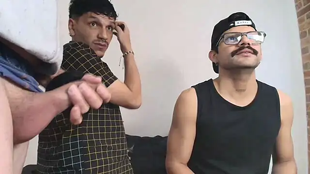 Snapshot of Benjamin_show chatting on 02.08.26 Benjamin show online show from 02.08.26