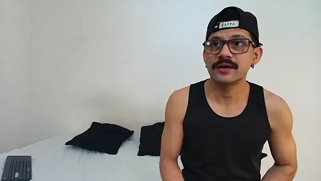 Snapshot of Benjamin_show chatting on 02.21.26 Benjamin show online show from 02.21.26